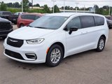 New 2026 Chrysler Pacifica Select image 2