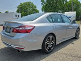Used 2017 Honda Accord Touring image 2