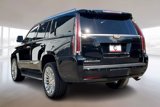 Used 2015 Cadillac Escalade Luxury image 2