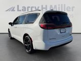 New 2025 Chrysler Pacifica Limited image 3