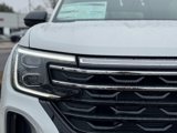 New 2025 Volkswagen Atlas Peak Edition SE image 4