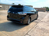 Used 2017 Toyota Sienna SE image 3