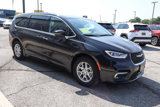 Used 2023 Chrysler Pacifica Touring-L image 3