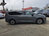 New 2025 Chrysler Pacifica Select image 4