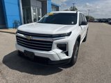 Used 2025 Chevrolet Traverse LT image 3