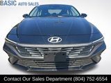 Used 2025 Hyundai Elantra SE image 2