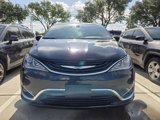 Used 2018 Chrysler Pacifica Touring-L image 2