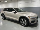 Certified 2024 Volvo V60 B5 Cross Country Plus image 3