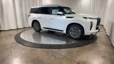 New 2025 INFINITI QX80 Luxe image 3