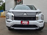 New 2025 Mitsubishi Outlander SE image 2