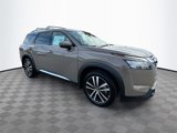 New 2025 Nissan Pathfinder Platinum image 3