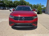 Used 2022 Volkswagen Tiguan SE w/ Panoramic Sunroof Package image 3