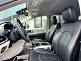 Used 2023 Chrysler Pacifica Touring-L image 2
