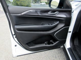 Used 2022 Jeep Grand Cherokee L Laredo image 5
