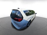 Used 2024 Chrysler Pacifica Touring-L image 4