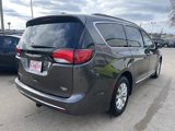 Used 2017 Chrysler Pacifica Touring-L image 5