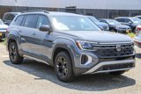 New 2025 Volkswagen Atlas Peak Edition SE image 3