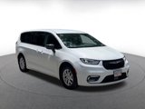 Used 2024 Chrysler Pacifica Touring-L image 3