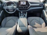 Used 2024 Toyota Highlander LE image 3