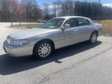 Used 2006 Lincoln Town Car Signature image 2