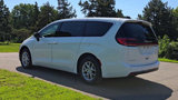 Used 2025 Chrysler Pacifica Select image 3