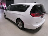 Used 2024 Chrysler Pacifica Limited image 4
