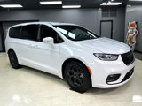 Used 2022 Chrysler Pacifica Touring-L w/ Uconnect Theater Family Group image 2