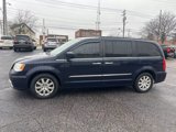 Used 2016 Chrysler Town & Country Touring w/ Driver Convenience Group image 2