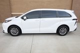 Used 2023 Toyota Sienna LE image 3