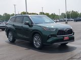 New 2025 Toyota Highlander Platinum image 4