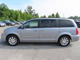 Used 2015 Chrysler Town & Country Touring image 4