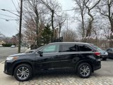 Used 2018 Toyota Highlander XLE image 3