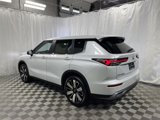 New 2025 Mitsubishi Outlander SE image 4