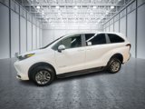 Used 2025 Toyota Sienna LE image 4