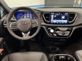 New 2025 Chrysler Pacifica Select image 5