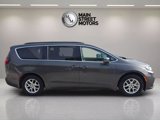 Used 2022 Chrysler Pacifica Touring-L image 6
