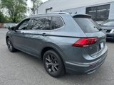 Used 2022 Volkswagen Tiguan SE w/ Panoramic Sunroof Package image 2