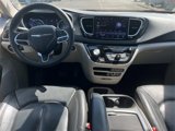 Used 2022 Chrysler Pacifica Touring-L image 3