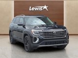 Used 2025 Volkswagen Atlas SE image 2
