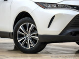 Used 2022 Toyota Venza LE image 3