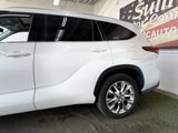 Used 2024 Toyota Highlander Limited image 3