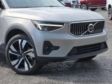 Used 2025 Volvo XC40 B5 Plus image 2