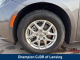 Used 2023 Chrysler Pacifica Touring-L image 2