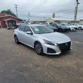 Used 2023 Nissan Altima 2.5 SV w/ SV Premium Package image 3