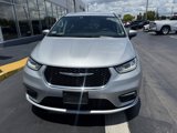 Used 2023 Chrysler Pacifica Touring-L image 2