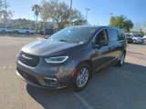Used 2023 Chrysler Pacifica Touring-L image 2