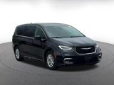 Used 2024 Chrysler Pacifica Touring-L image 3