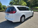 Used 2024 Chrysler Pacifica Touring-L image 4