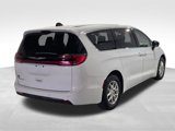 Certified 2023 Chrysler Pacifica Touring-L image 4