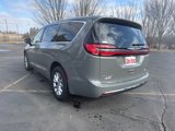 New 2025 Chrysler Pacifica Select image 3